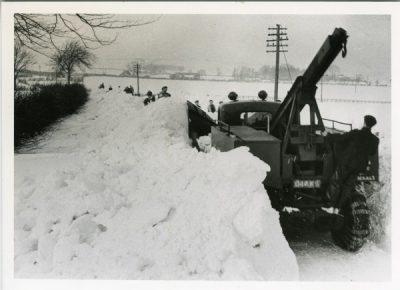 Bedford - Recovery vehicle in snow